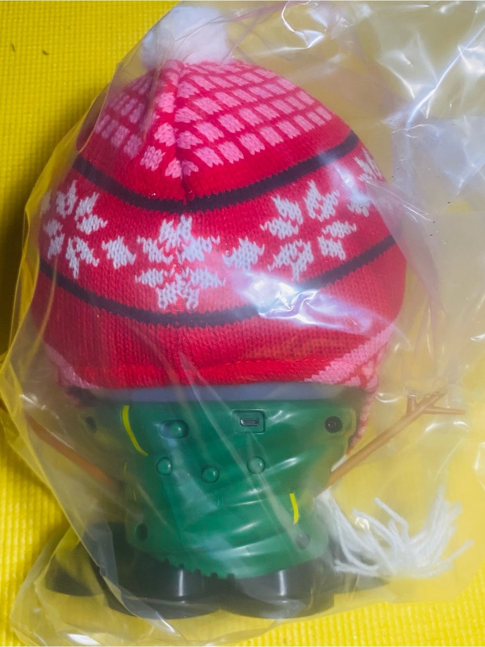 Mr. Chill Animated Snowman Figure - Pink Hat, White Face, Green Jacket - Picture 3 of 7